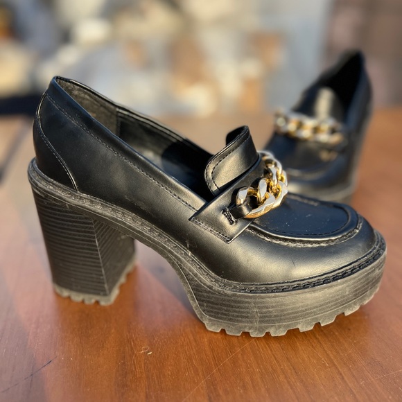 Madden Girl Black Loafers with Gold Chain - Picture 6 of 6